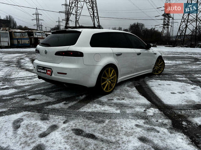 Білий Альфа Ромео 159, об'ємом двигуна 2.4 л та пробігом 216 тис. км за 10590 $, фото 3 на Automoto.ua