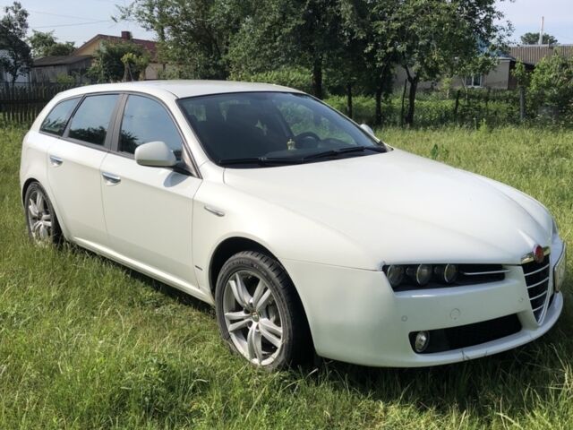 Білий Альфа Ромео 159, об'ємом двигуна 1.9 л та пробігом 245 тис. км за 5800 $, фото 5 на Automoto.ua