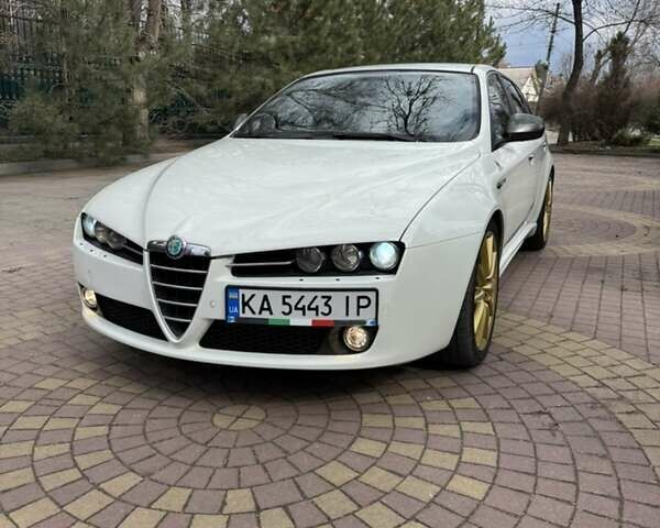 Білий Альфа Ромео 159, об'ємом двигуна 2.39 л та пробігом 214 тис. км за 11000 $, фото 1 на Automoto.ua