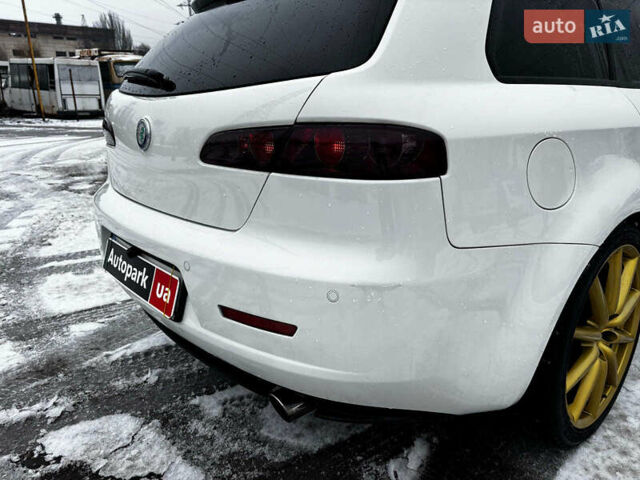 Білий Альфа Ромео 159, об'ємом двигуна 2.4 л та пробігом 216 тис. км за 10590 $, фото 10 на Automoto.ua