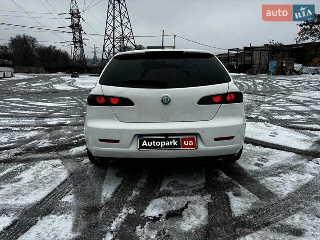 Білий Альфа Ромео 159, об'ємом двигуна 2.4 л та пробігом 216 тис. км за 10590 $, фото 1 на Automoto.ua