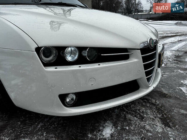 Білий Альфа Ромео 159, об'ємом двигуна 2.4 л та пробігом 216 тис. км за 10590 $, фото 7 на Automoto.ua