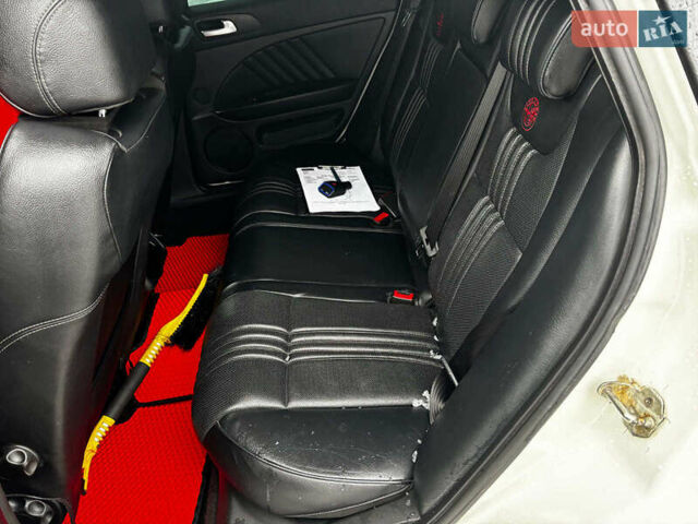 Білий Альфа Ромео 159, об'ємом двигуна 2.4 л та пробігом 216 тис. км за 10590 $, фото 13 на Automoto.ua