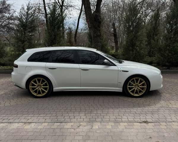 Білий Альфа Ромео 159, об'ємом двигуна 2.39 л та пробігом 214 тис. км за 11000 $, фото 5 на Automoto.ua
