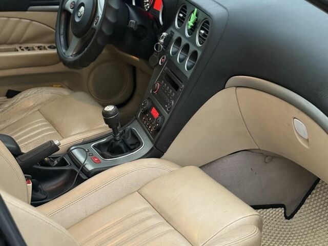 Чорний Альфа Ромео 159, об'ємом двигуна 1.9 л та пробігом 169 тис. км за 3250 $, фото 9 на Automoto.ua