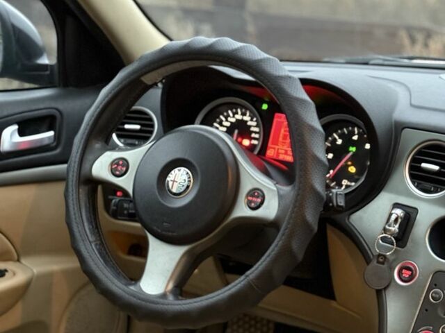 Чорний Альфа Ромео 159, об'ємом двигуна 1.9 л та пробігом 169 тис. км за 3250 $, фото 13 на Automoto.ua