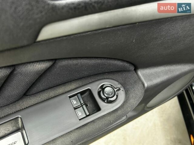 Чорний Альфа Ромео 159, об'ємом двигуна 1.91 л та пробігом 243 тис. км за 8000 $, фото 10 на Automoto.ua