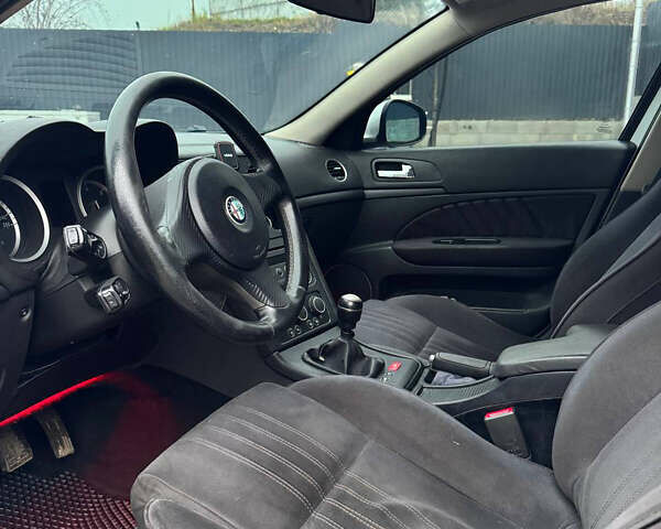 Черный Альфа Ромео 159, объемом двигателя 1.91 л и пробегом 260 тыс. км за 5600 $, фото 8 на Automoto.ua