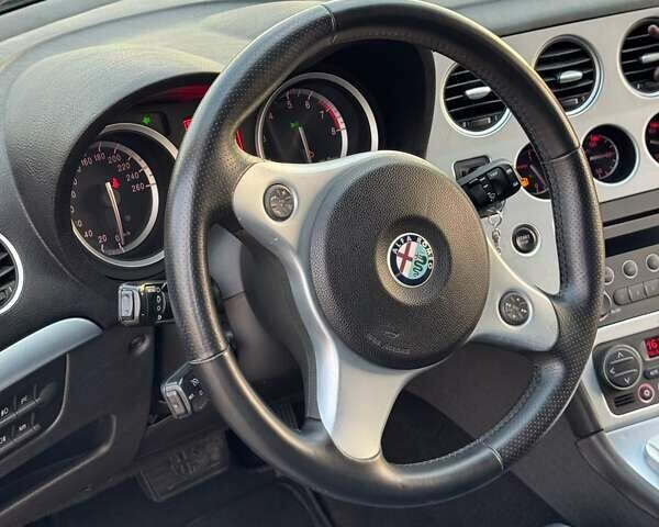 Черный Альфа Ромео 159, объемом двигателя 3.2 л и пробегом 134 тыс. км за 8000 $, фото 6 на Automoto.ua