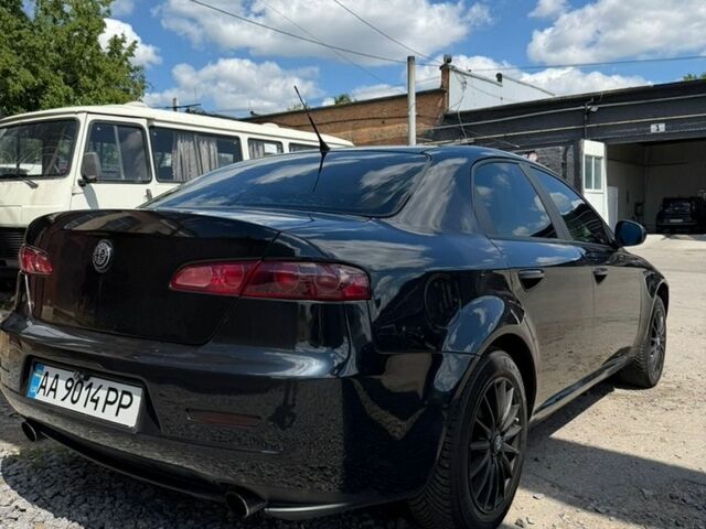 Чорний Альфа Ромео 159, об'ємом двигуна 2.2 л та пробігом 182 тис. км за 5800 $, фото 5 на Automoto.ua