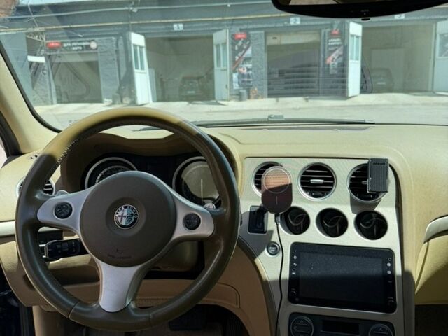 Чорний Альфа Ромео 159, об'ємом двигуна 2.2 л та пробігом 182 тис. км за 5800 $, фото 11 на Automoto.ua