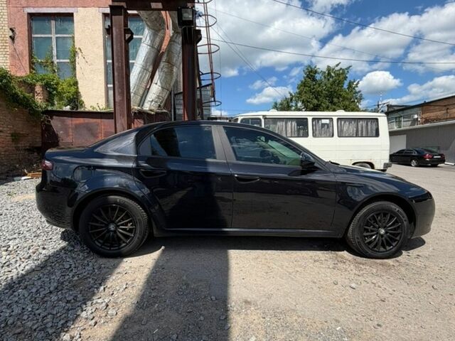 Чорний Альфа Ромео 159, об'ємом двигуна 2.2 л та пробігом 182 тис. км за 5800 $, фото 6 на Automoto.ua