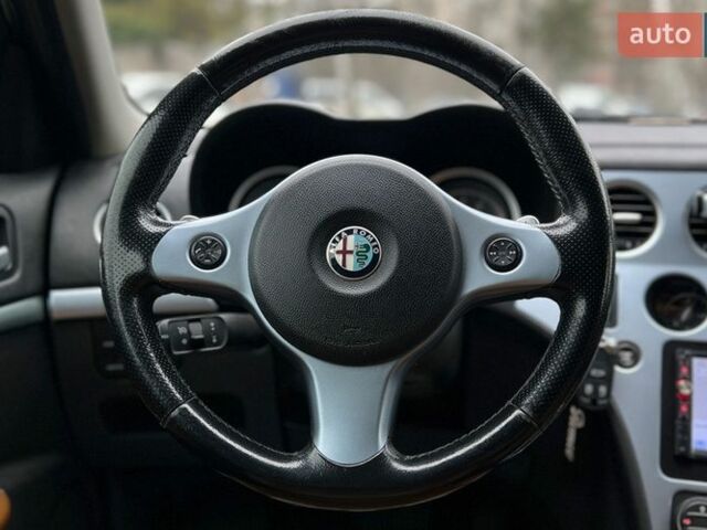 Чорний Альфа Ромео 159, об'ємом двигуна 2.2 л та пробігом 263 тис. км за 8200 $, фото 10 на Automoto.ua