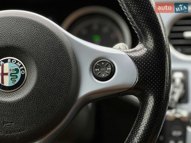 Чорний Альфа Ромео 159, об'ємом двигуна 2.2 л та пробігом 263 тис. км за 7500 $, фото 12 на Automoto.ua