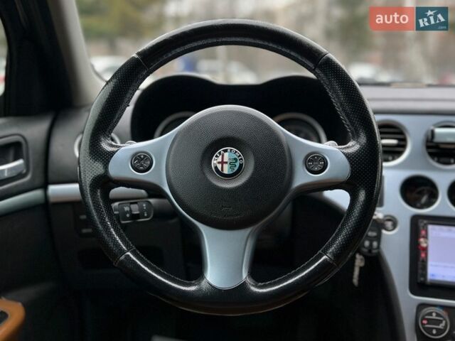 Чорний Альфа Ромео 159, об'ємом двигуна 2.2 л та пробігом 263 тис. км за 7500 $, фото 10 на Automoto.ua