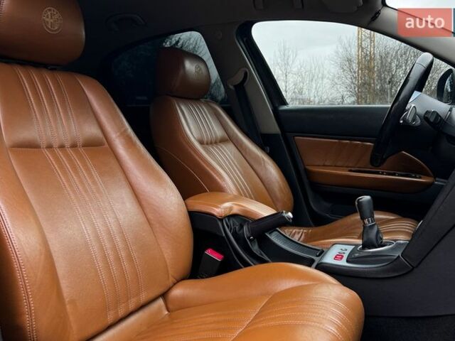 Чорний Альфа Ромео 159, об'ємом двигуна 2.2 л та пробігом 263 тис. км за 8200 $, фото 19 на Automoto.ua