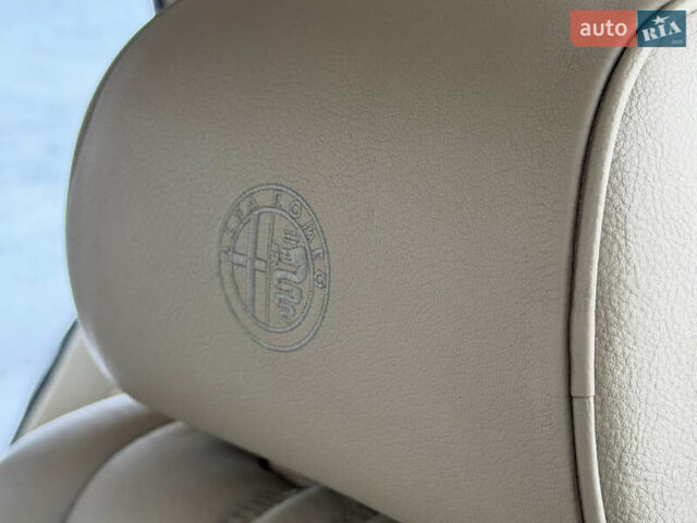 Чорний Альфа Ромео 159, об'ємом двигуна 2.4 л та пробігом 264 тис. км за 5999 $, фото 13 на Automoto.ua