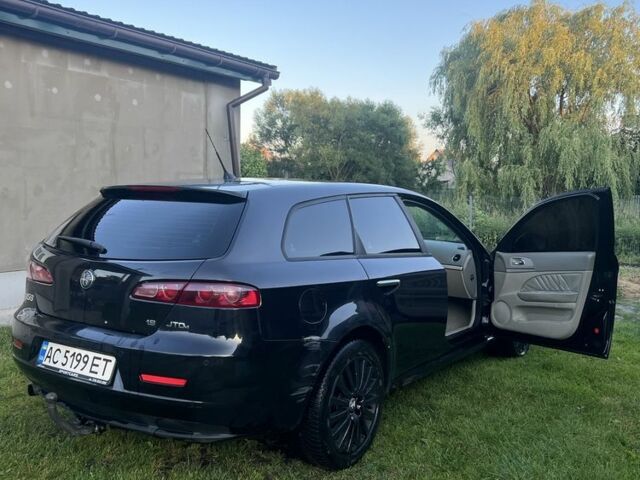 Чорний Альфа Ромео 159, об'ємом двигуна 1.9 л та пробігом 321 тис. км за 6000 $, фото 3 на Automoto.ua