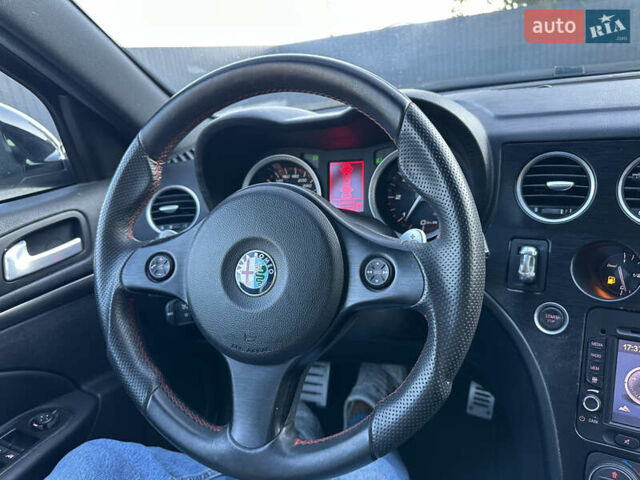Альфа Ромео 159 2010 в Луцке на Automoto.ua Черный Альфа Ромео 159, объемом двигателя 2.4 л и пробегом 133 тыс. км за 10700 $, фото 39 на Automoto.ua