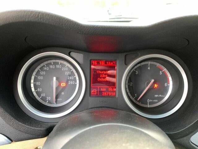 Красный Альфа Ромео 159, объемом двигателя 1.9 л и пробегом 288 тыс. км за 6190 $, фото 31 на Automoto.ua