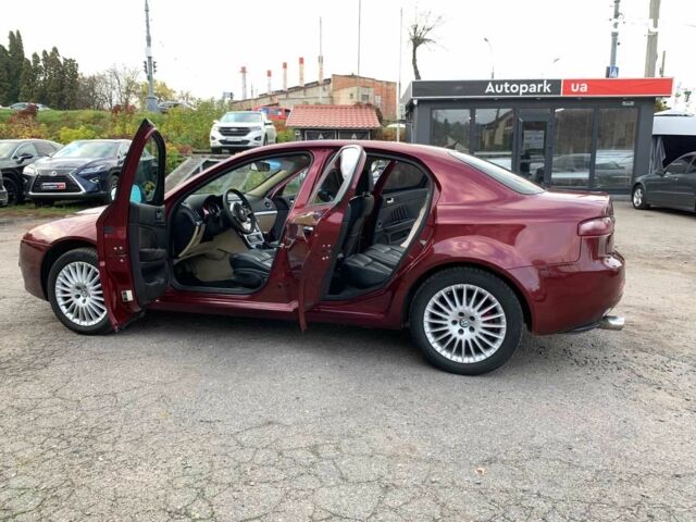 Красный Альфа Ромео 159, объемом двигателя 1.9 л и пробегом 288 тыс. км за 6190 $, фото 13 на Automoto.ua