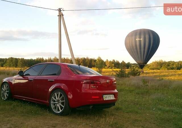 Красный Альфа Ромео 159, объемом двигателя 3.2 л и пробегом 72 тыс. км за 11900 $, фото 4 на Automoto.ua