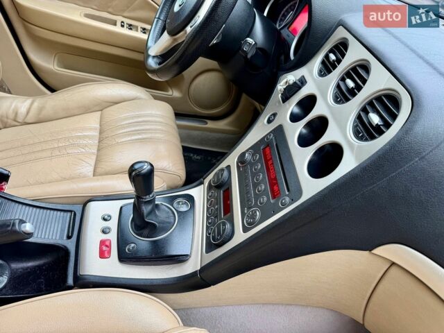 Красный Альфа Ромео 159, объемом двигателя 2.2 л и пробегом 170 тыс. км за 3999 $, фото 63 на Automoto.ua