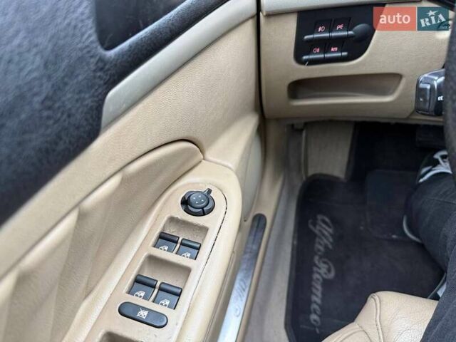 Красный Альфа Ромео 159, объемом двигателя 2.2 л и пробегом 167 тыс. км за 6500 $, фото 20 на Automoto.ua