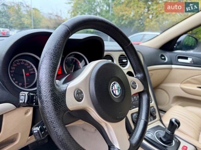 Красный Альфа Ромео 159, объемом двигателя 2.2 л и пробегом 170 тыс. км за 3999 $, фото 46 на Automoto.ua