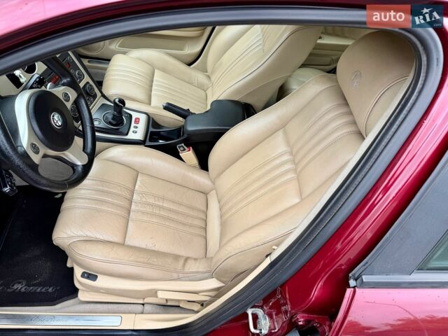 Красный Альфа Ромео 159, объемом двигателя 2.2 л и пробегом 170 тыс. км за 3999 $, фото 42 на Automoto.ua
