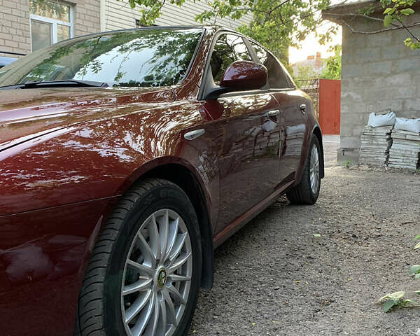 Красный Альфа Ромео 159, объемом двигателя 2.2 л и пробегом 157 тыс. км за 4000 $, фото 3 на Automoto.ua