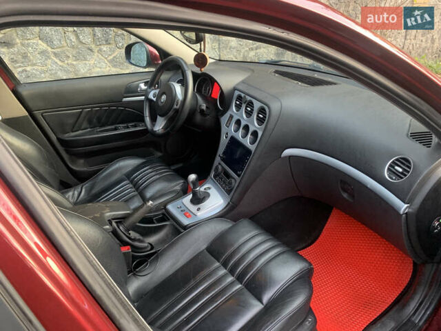 Красный Альфа Ромео 159, объемом двигателя 2.2 л и пробегом 240 тыс. км за 5999 $, фото 5 на Automoto.ua