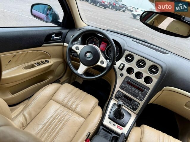 Красный Альфа Ромео 159, объемом двигателя 2.2 л и пробегом 170 тыс. км за 3999 $, фото 85 на Automoto.ua