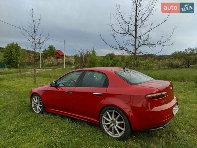 Красный Альфа Ромео 159, объемом двигателя 3.2 л и пробегом 72 тыс. км за 11900 $, фото 1 на Automoto.ua