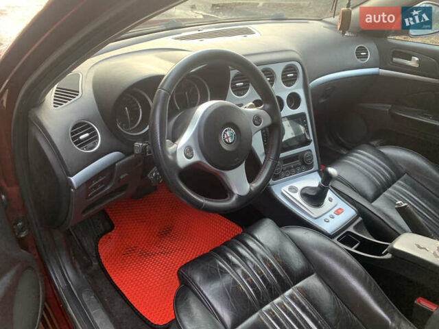 Красный Альфа Ромео 159, объемом двигателя 2.2 л и пробегом 240 тыс. км за 5999 $, фото 9 на Automoto.ua