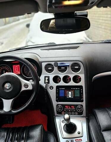 Червоний Альфа Ромео 159, об'ємом двигуна 2.2 л та пробігом 241 тис. км за 5850 $, фото 7 на Automoto.ua