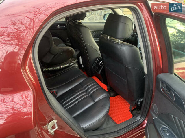 Красный Альфа Ромео 159, объемом двигателя 2.2 л и пробегом 240 тыс. км за 5999 $, фото 6 на Automoto.ua