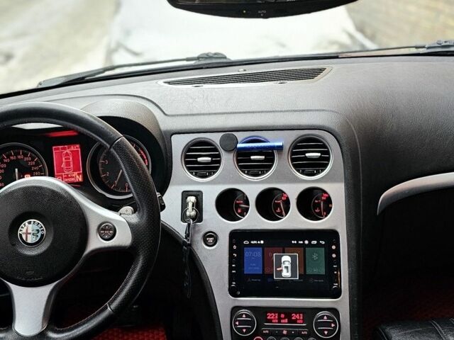 Червоний Альфа Ромео 159, об'ємом двигуна 2.2 л та пробігом 241 тис. км за 5850 $, фото 7 на Automoto.ua