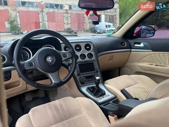 Червоний Альфа Ромео 159, об'ємом двигуна 2.39 л та пробігом 265 тис. км за 5250 $, фото 24 на Automoto.ua
