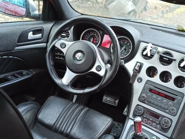 Красный Альфа Ромео 159, объемом двигателя 2.2 л и пробегом 130 тыс. км за 7500 $, фото 10 на Automoto.ua