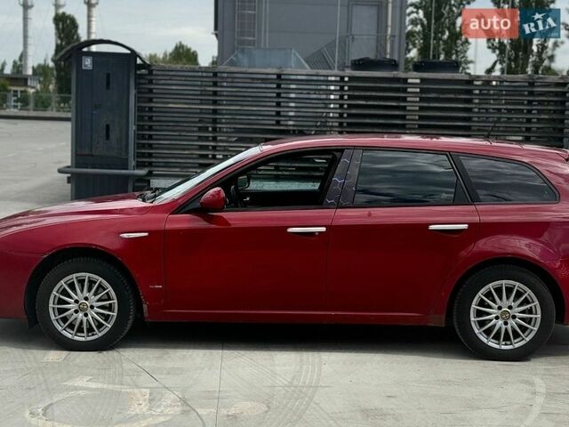 Червоний Альфа Ромео 159, об'ємом двигуна 1.9 л та пробігом 300 тис. км за 5600 $, фото 6 на Automoto.ua