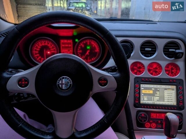 Красный Альфа Ромео 159, объемом двигателя 1.9 л и пробегом 279 тыс. км за 5600 $, фото 5 на Automoto.ua