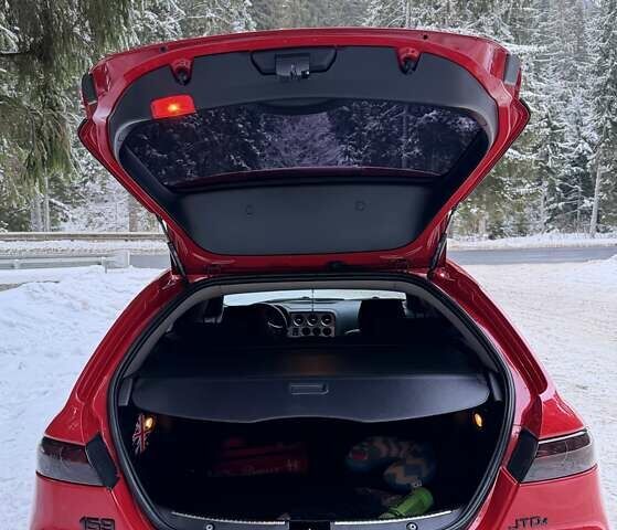 Червоний Альфа Ромео 159, об'ємом двигуна 2.39 л та пробігом 265 тис. км за 8300 $, фото 39 на Automoto.ua