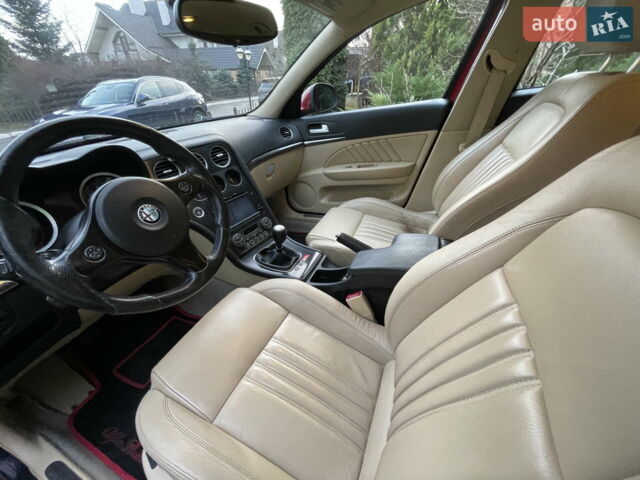 Червоний Альфа Ромео 159, об'ємом двигуна 2 л та пробігом 272 тис. км за 7900 $, фото 7 на Automoto.ua