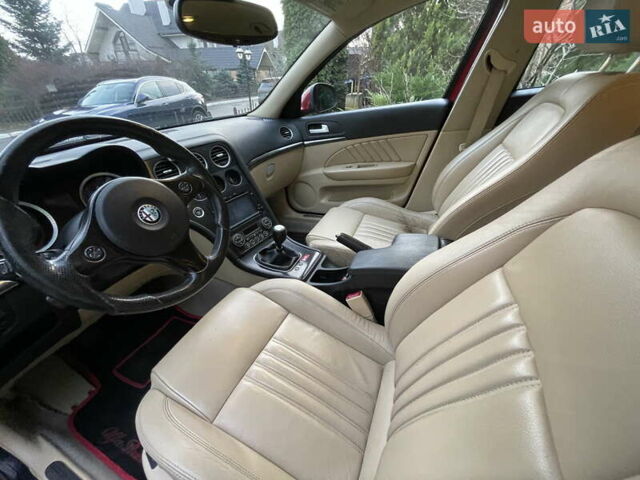 Червоний Альфа Ромео 159, об'ємом двигуна 2 л та пробігом 272 тис. км за 8900 $, фото 7 на Automoto.ua