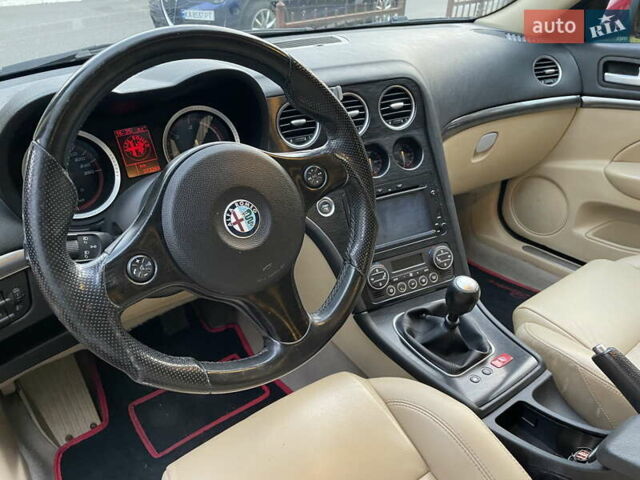 Червоний Альфа Ромео 159, об'ємом двигуна 2 л та пробігом 272 тис. км за 8900 $, фото 3 на Automoto.ua