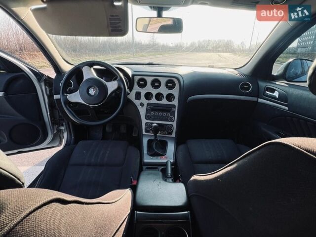 Серый Альфа Ромео 159, объемом двигателя 1.86 л и пробегом 333 тыс. км за 4800 $, фото 12 на Automoto.ua