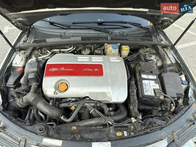 Сірий Альфа Ромео 159, об'ємом двигуна 1.91 л та пробігом 297 тис. км за 5899 $, фото 14 на Automoto.ua