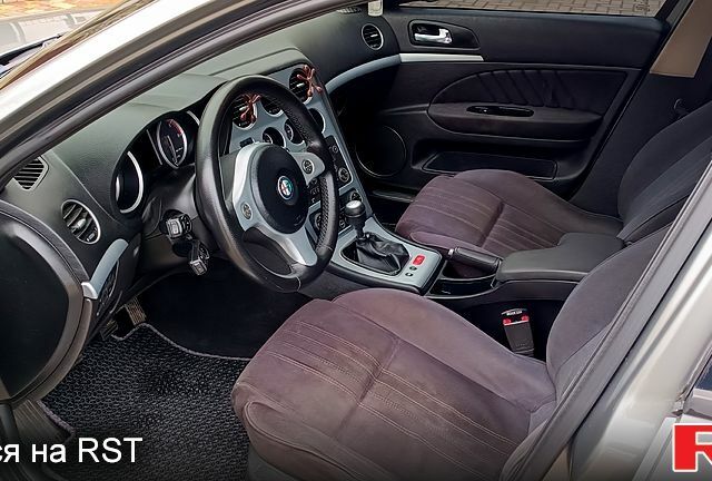 Сірий Альфа Ромео 159, об'ємом двигуна 1.9 л та пробігом 300 тис. км за 5600 $, фото 7 на Automoto.ua