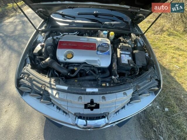 Сірий Альфа Ромео 159, об'ємом двигуна 1.91 л та пробігом 300 тис. км за 4999 $, фото 12 на Automoto.ua